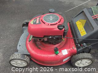 MaxSold Auction: Craftsman 21 in Push Walk-Behind Mower with Briggs & Stratton Engine - Ottawa (Ontario, Canada) SELLER MANAGED Downsizing Online Auction -  Warner Way