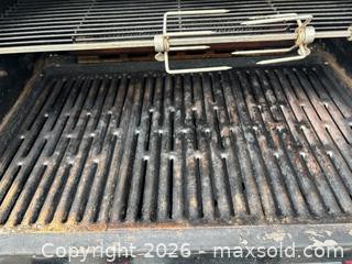 MaxSold Auction: Napoleon L450RB Lifestyles 4-Burner Propane Gas Grill - Chilliwack (British Columbia, Canada) PARTNER MANAGED Downsizing Online Auction - Camden Drive