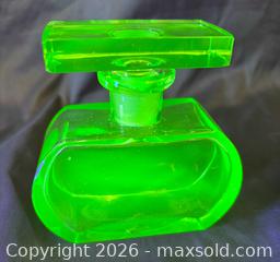 MaxSold Auction: C.1930 Modernist Art Deco Vaseline Uranium Glass Stoppered Perfume Bottle - Toronto (Ontario, Canada) PARTNER MANAGED Reseller Online Auction - Railside Road