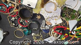 MaxSold Auction: 5 lbs Costume Jewelry  - Spring (Texas, USA) SELLER MANAGED Charity/Fundraising Online Auction - Danehill Drive