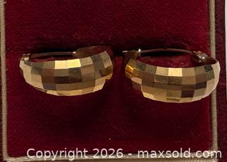MaxSold Auction: 10 Kt Yellow Gold Hoop Earrings - Ottawa (Ontario, Canada) PARTNER MANAGED Downsizing Online Auction - Fallowfield Road