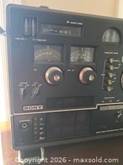 MaxSold Auction: Sony CRF-320 Shortwave Radio & Compact Binoculars Lot - Kingston (Ontario, Canada) SELLER MANAGED Downsizing Online Auction -  Roosevelt Drive