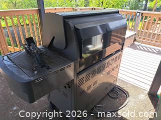 MaxSold Auction: Weber Summit 6-Burner Propane Grill, Black/Stainless - Kingston (Ontario, Canada) SELLER MANAGED Downsizing Online Auction -  Roosevelt Drive