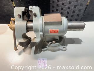 MaxSold Auction: 5-inch Cast Iron Bench Vise with Swivel Base - Warwick (Rhode Island, USA) SELLER MANAGED Reseller Online Auction - Warwick Avenue