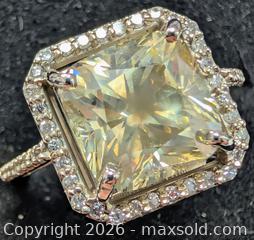 MaxSold Auction: 10k(4g), natural diamond (4.5ct), diamond (0.3ct)ring, size 7.25 - Toronto (Ontario, Canada) PARTNER MANAGED Downsizing Online Auction - Yonge Street