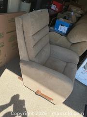 MaxSold Auction: LaZBoy Rocker / Recliner A - Kingston (Ontario, Canada) SELLER MANAGED Downsizing Online Auction - Rankin Crescent
