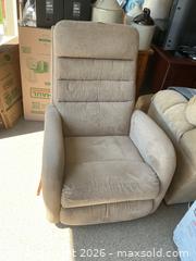 MaxSold Auction: LaZBoy Rocker / Recliner A - Kingston (Ontario, Canada) SELLER MANAGED Downsizing Online Auction - Rankin Crescent