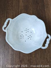 MaxSold Auction: Vietri White Ceramic Footed Colander with Handles, 10 in - Calgary (Alberta, Canada) SELLER MANAGED Downsizing Online Auction - Willowview Road South East