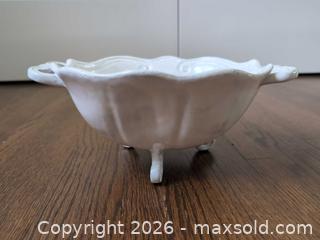 MaxSold Auction: Vietri White Ceramic Footed Colander with Handles, 10 in - Calgary (Alberta, Canada) SELLER MANAGED Downsizing Online Auction - Willowview Road South East