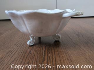 MaxSold Auction: Vietri White Ceramic Footed Colander with Handles, 10 in - Calgary (Alberta, Canada) SELLER MANAGED Downsizing Online Auction - Willowview Road South East