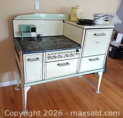 MaxSold Auction: Spark Vintage Kitchen Range with Cookware & Accessories - San Jose (California, USA) PARTNER MANAGED Estate Sale Online Auction - Union Avenue