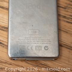 MaxSold Auction: Apple iPod Nano  - Toronto (Ontario, Canada) SELLER MANAGED Downsizing Online Auction - Nassau Street