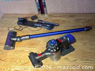 MaxSold Auction: Dyson V8 Cordless Stick Vacuum - Toronto (Ontario, Canada) SELLER MANAGED Downsizing Online Auction - Nassau Street