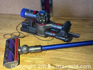 MaxSold Auction: Dyson V8 Cordless Stick Vacuum - Toronto (Ontario, Canada) SELLER MANAGED Downsizing Online Auction - Nassau Street