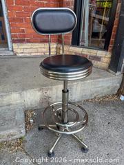 MaxSold Auction: Tall Swivel Stool - Toronto (Ontario, Canada) SELLER MANAGED Downsizing Online Auction - Nassau Street