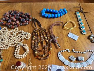 MaxSold Auction: Mixed Jewelry Lot – Necklaces, Rings, Bracelets, Watches (50+) - Morgan Hill (California, USA) PARTNER MANAGED Estate Sale Online Auction - Holiday Drive