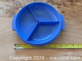 MaxSold Auction: Tupperware & Assorted Plastic Kitchen Trays, Ice Tray, Green Trivet - Saanich (British Columbia, Canada) SELLER MANAGED Downsizing Online Auction - Sunnygrove Place
