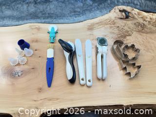 MaxSold Auction: Tupperware Mixed Baking Utensil Lot - Cookie Cutters & Tools - Saanich (British Columbia, Canada) SELLER MANAGED Downsizing Online Auction - Sunnygrove Place