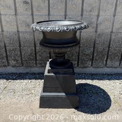 MaxSold Auction: Vintage Cast Iron Urn With Pedestal Base - B  - Toronto (Ontario, Canada) PARTNER MANAGED Reseller Online Auction -  Crouse Road (STORAGE)