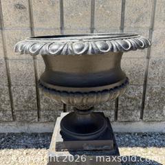 MaxSold Auction: Vintage Cast Iron Urn With Pedestal Base - B  - Toronto (Ontario, Canada) PARTNER MANAGED Reseller Online Auction -  Crouse Road (STORAGE)