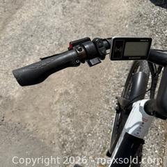 MaxSold Auction: Zoomo Electric Bike - Like Brand New  - Toronto (Ontario, Canada) PARTNER MANAGED Reseller Online Auction -  Crouse Road (STORAGE)