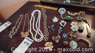 MaxSold Auction: Costume Jewelry: Vintage Floral Cameo Jewelry Set, Gold & Silver Tone, Faux Pearl and More B - Toronto (Ontario, Canada) Estate Sale Online Auction - Galley Avenue