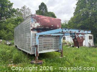 MaxSold Auction: 21ft fifth wheel storage trailer  - Ottawa (Ontario, Canada) SELLER MANAGED Downsizing Online Auction -  Mackey