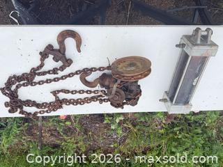 MaxSold Auction: Air Piston with Screw Grew Block - Ottawa (Ontario, Canada) SELLER MANAGED Downsizing Online Auction -  Mackey