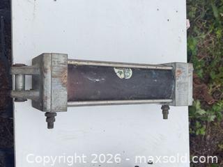 MaxSold Auction: Air Piston with Screw Grew Block - Ottawa (Ontario, Canada) SELLER MANAGED Downsizing Online Auction -  Mackey