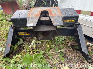 MaxSold Auction: Hijacker Double Pivot Fifth Wheel Hitch lot 522 - Ottawa (Ontario, Canada) SELLER MANAGED Downsizing Online Auction -  Mackey