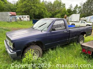 MaxSold Auction: S10 Small Chevy pickup 1GCCS14B8E0157419 - Ottawa (Ontario, Canada) SELLER MANAGED Downsizing Online Auction -  Mackey