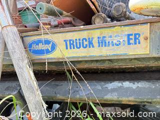 MaxSold Auction: Storage trailer with hydraulic tailgate - Ottawa (Ontario, Canada) SELLER MANAGED Downsizing Online Auction -  Mackey
