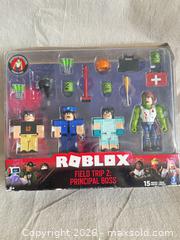 MaxSold Auction: Roblox Field Trip Z: Principal Boss Figure Set (15 Pieces) - Toronto (Ontario, Canada) SELLER MANAGED Downsizing Online Auction -  Weston Road (CONDO)