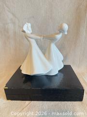 MaxSold Auction: White Porcelain Figurine with Maker's Mark,Royal Doulton 1998 - Toronto (Ontario, Canada) SELLER MANAGED Downsizing Online Auction -  Weston Road (CONDO)