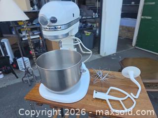 MaxSold Auction: KitchenAid / Hobart K5-A 5 qt Bowl-Lift Mixer, 115V - San Rafael (California, USA) PARTNER MANAGED Reseller Online Auction - Du Bois