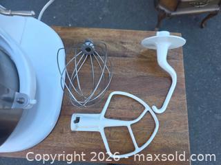 MaxSold Auction: KitchenAid / Hobart K5-A 5 qt Bowl-Lift Mixer, 115V - San Rafael (California, USA) PARTNER MANAGED Reseller Online Auction - Du Bois