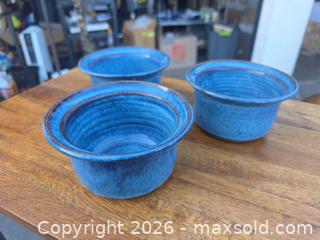 MaxSold Auction: Set of 3 Blue/Turquoise Ceramic Stoneware Ramekins, 4" Dia - San Rafael (California, USA) PARTNER MANAGED Reseller Online Auction - Du Bois