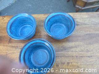 MaxSold Auction: Set of 3 Blue/Turquoise Ceramic Stoneware Ramekins, 4" Dia - San Rafael (California, USA) PARTNER MANAGED Reseller Online Auction - Du Bois