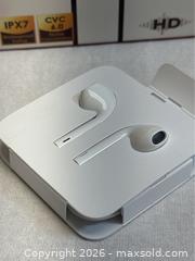 MaxSold Auction: 2 New Hear Pods Senzo & Apple - Campbell (California, USA) SELLER MANAGED Downsizing Online Auction - Dell Avenue