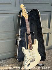 MaxSold Auction: Vintage Guitar 1995 Fender Stratocaster Left Handed Made in Japan Rare - Surrey (British Columbia, Canada) SELLER MANAGED Downsizing Online Auction -  85 B Avenue