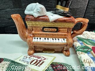 MaxSold Auction: Assorted Apple & Fall Dish Towels with Ceramic Teapot - Warwick (Rhode Island, USA) SELLER MANAGED Reseller Online Auction - Warwick Avenue