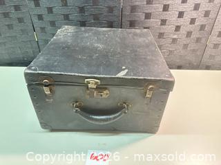 MaxSold Auction: Catena Piano Accordion, Keyboard Right-Hand, Black & Ivory - Warwick (Rhode Island, USA) SELLER MANAGED Reseller Online Auction - Warwick Avenue