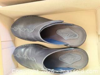 MaxSold Auction: Clarks Leather Slip-On Mules, Black/Dark Brown - Denver (Colorado, USA) PARTNER MANAGED Estate Sale Online Auction - East Hawaii Place