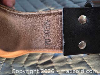 MaxSold Auction: Grizzly Black Leather Weightlifting/Powerlifting Belt, Medium - Victoria (British Columbia, Canada) SELLER MANAGED Downsizing Online Auction - Fulton Road Fulton Road