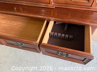 MaxSold Auction: Hutch - Ottawa (Ontario, Canada) SELLER MANAGED Downsizing Online Auction - Autumn Ridge Drive