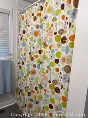 MaxSold Auction: Shower curtain - Ottawa (Ontario, Canada) SELLER MANAGED Downsizing Online Auction - Autumn Ridge Drive