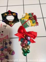 MaxSold Auction: Set of 4 Small Multicolor Holiday Brooch Pins - Hamilton (Ontario, Canada) SELLER MANAGED Reseller Online Auction - Kensington Avenue North