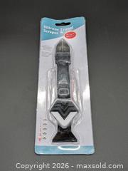 MaxSold Auction: NEW Silicone Trowel & Scraper Tool - Cobourg (Ontario, Canada) SELLER MANAGED Downsizing Online Auction - Division Street