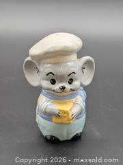 MaxSold Auction: Vintage 1977 Ceramic Chef Mouse Figurine Salt & Pepper Shaker - Cobourg (Ontario, Canada) SELLER MANAGED Downsizing Online Auction - Division Street