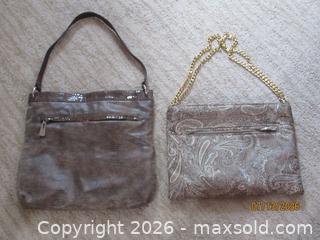 MaxSold Auction: Assorted Pocketbooks and Totes - Warminster Township (Pennsylvania, USA) PARTNER MANAGED Moving Online Auction - Centennial Station Drive (CONDO)